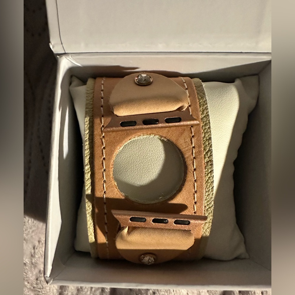 Elegant Tan Leather Bracelet